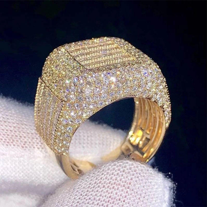 Bague Hip Hop Statement en Argent 925 Plaqué Or avec Moissanite Baguette Sertie de Diamants - Product Image 5