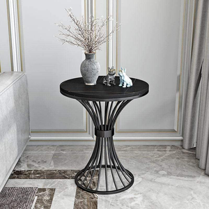 Table d'appoint ronde moderne en contreplaqué avec plateau effet marbre et base en métal noir, table d'appoint élégante pour le salon - Product Image 2