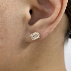 Diamond <b>Stud</b> Earrings Bezel <b>Emerald</b> 2Ct E VVS2 IGI Certified Labcreated 14k Gold - Product Image 3