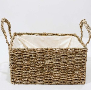 Panier de rangement rectangulaire en jonc de mer tressé artisanal avec doublure en tissu et poignées - Product Image 6