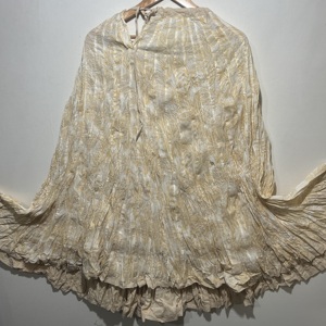 กระโปรงผ้าฝ้าย 100% สีเบจสำหรับผู้หญิงคุณภาพมาตรฐานที่สวยงาม – กระโปรงผ้าพิมพ์ลายดอกไม้แบบแฮนด์บล็อกที่หรูหรา - Product Image 1