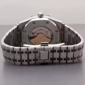 Montre de sport élégante pour homme avec diamants Moissanite, chronographe de luxe, accessoire de mode durable et de style premium - Product Image 3