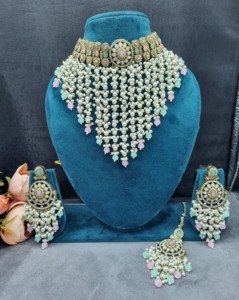 Conjunto de collar choker de perlas pesadas con mang tika y pendientes para mujer, colección de joyería étnica de diseño. - Product Image 3