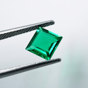 พลอยมรกต HAYAAT GEMS 1.00 กะรัต ทรงสี่เหลี่ยม สีเขียว ขนาด 6x6x3 มม. สำหรับทำเครื่องประดับ - Product Image 4