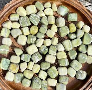 Vente en gros de magnifiques cristaux de serpentine polis, 15-30 mm, technique de mosaïque écologique, décoration Feng Shui, cristal de guérison - Product Image 3