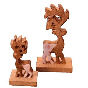 Reno de diseño elegante hecho de madera de mango con diseño de esmalte Artículo de decoración navideña para FESTIVAL DE Navidad - Product Image 1