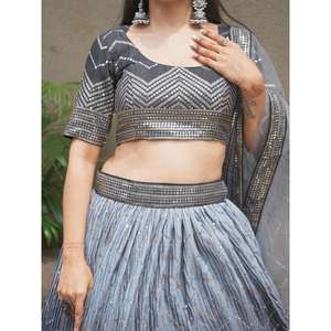 ชุดเลเฮนกาโชลีผ้าไหมปักเลื่อมสีดำสวยงาม ดีไซน์เนอร์ออกแบบ พร้อมผ้าคลุมไหล่ ผลิตโดย Zeel Clothing - Product Image 2