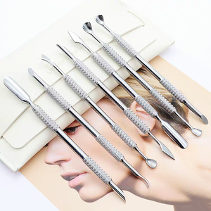 Herramienta profesional para cutículas Royal Finish Advanced Metal con mango ergonómico para el cuidado y el aseo de uñas en salones de belleza - Product Image 1