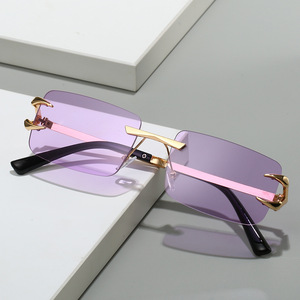 Gafas de Sol Unisex 2024 con Montura de Aleación sin Marco, Color Dorado Océano, Protección UV400, Lentes de PC Cuadradas, Modernas, Lujosas y Versátiles - Product Image 3