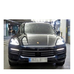 Porsche Cayenne 3.0 2024 avec boîte automatique, 104 882 km, sièges en cuir, caméra de recul, conduite à gauche - Product Image 2