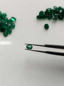 Onyx vert naturel 5x4MM taille ovale, pierre précieuse de qualité supérieure pour la fabrication de bijoux, Red Mountain Gems - Product Image 4