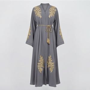 Costume noir avec broderie dorée, broderie tendance, vêtements islamiques, robes musulmanes pour femmes, abaya, robe longue, vêtements pour femmes - Product Image 1