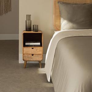 Mesita de noche Vandana Amber Balance con almacenamiento en madera natural de mango Yulara - Product Image 1