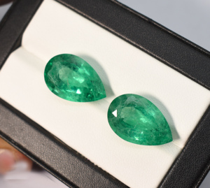 Émeraude colombienne de culture en forme de poire avec inclusions, 20x13 mm, 15,00 carats - Product Image 5