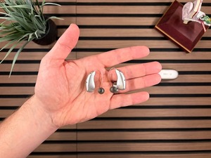 Aide auditive numérique rechargeable Phonak Audeo Infinio I90 RIC avec Bluetooth, réduction du bruit, clarté vocale premium - Product Image 5