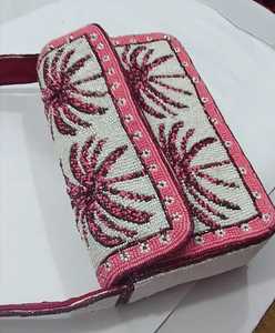 Elegante Bolso de Noche con Cuentas Florales para Mujer, con Patrones Intrincados Hechos a Mano y Adornos de Primera Calidad para Eventos Festivos - Product Image 5