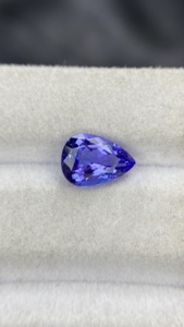 Pierre de Tanzanite Naturelle Certifiée, Coupe Poire, Couleur et Lueur Exceptionnelles, Zoisite Naturelle, 2,14 Carats, Propre à la Loupe - Product Image 3