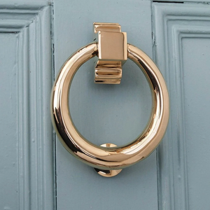 Timbre de Puerta Tradicional de Latón con Anillo, Decoración para Entrada, Accesorio para el Hogar, Diseño Redondo y Duradero - Product Image 1