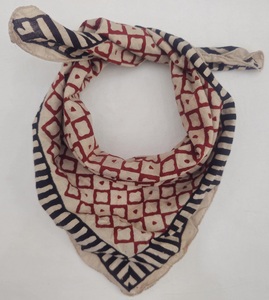 Pañuelo bandana estampado a mano, pañuelo para el cuello, corbata hecha con color natural, artículo de regalo ecológico y reutilizable. - Product Image 6