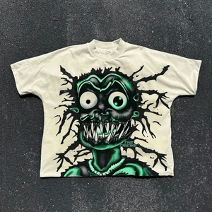 Camiseta Oversize con Estampado Gráfico - Product Image 1
