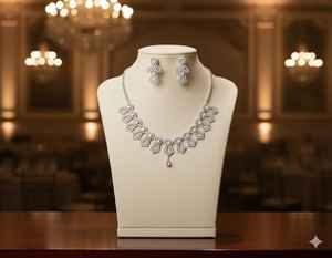 Ensemble de collier en laiton artisanal au design luxueux avec bijoux ethniques et boucles d'oreilles assorties pour femmes, pour occasions spéciales - Product Image 1