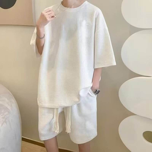 ชุดเสื้อยืดกีฬาฤดูร้อนลำลองสำหรับผู้ชาย ไซส์ใหญ่ ผ้าถักระบายอากาศดี พิมพ์ลายย้อมสี แขนสั้นและกางเกงขาสั้น - Product Image 2