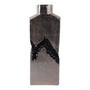 Vase de table artisanal en métal brut, design industriel, motif chauve-souris en relief, finition argentée, texture rustique, décoratif - Product Image 5