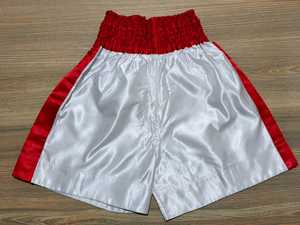 Shorts de Muay Thai al por mayor, hechos con tela ligera de primera calidad, con costuras resistentes y ajuste flexible para hombre - Product Image 2
