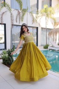 Nuevo Vestido Anarkali de Seda Bordado con Lentejuelas para Mujer, Listo para Usar, Estilo Indio para Fiestas - Product Image 4