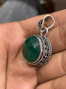 Wholesale Hot Selling <b>Vintage</b> Style Natural Stone Pendant Best price <b>Flash</b> Green Onyx Round Silver Pendant for Women Jewelry - Product Image 1