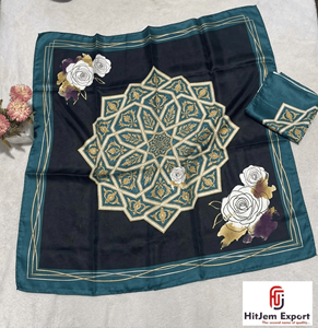 Tissu en satin pour foulards en gros, conception imprimée personnalisée, fabricant OEM ODM avec étiquette privée pour la promotion de la marque et le marketing - Product Image 1