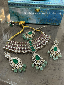 Conjunto de collar nupcial de piedra doble de moissanita de lujo y calidad premium para mujer, perfecto para bodas, fiestas y un look elegante. - Product Image 2