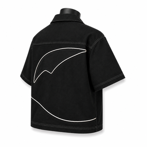 เสื้อเชิ้ตแขนสั้นสีดำทรงโอเวอร์ไซส์สำหรับผู้ชาย ปกคอปก ผ้าทวิลสีพื้น ระบายอากาศได้ดี เหมาะสำหรับใส่ในฤดูร้อน - Product Image 5