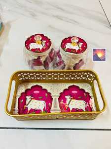Juego de Jarra y Bandeja Pichwai Kamdhenu con Estampado de Vaca, Hecho a Mano, Bandeja Decorativa de Hierro con Asas y Dos Tazas a Juego - Product Image 1
