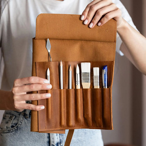 Rouleau de pinceaux en cuir fait main pour aquarelle, porte-outils multi-emplacements pour artiste, organisateur d'outils d'artisanat haut de gamme, rouleau en cuir pour artistes en vente - Product Image 3