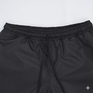 Short en satin noir personnalisé de qualité supérieure pour hommes, avec logo brodé, coupe-vent et imperméable - Product Image 3