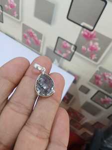 Colgante de plata alemana para mujer, joyería al por mayor, collar y colgante de alta calidad con forma clásica, color verde vibrante. - Product Image 1