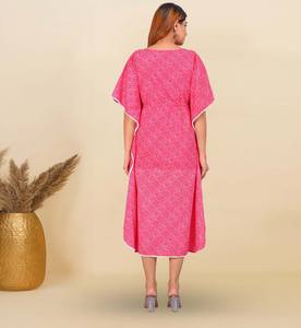 Kaftan long en rayonne imprimé Bandhani avec dentelle, couleur rose, coupe décontractée, robe légère et confortable pour femme, tenue de détente bohème - Product Image 5