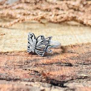แหวนรูปผีเสื้อ สไตล์โบฮีเมียน แหวนลายสัตว์ วินเทจ ทำจากทองเหลือง สำหรับผู้หญิง ชุบเงินแบบออกซิไดซ์ เครื่องประดับจากธรรมชาติ ขายส่ง - Product Image 1