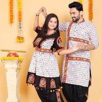 Ensemble de vêtements élégants pour couple Navratri, comprenant un kurta en coton pour homme et un dhoti pour femme, prix de gros par Royal Exports