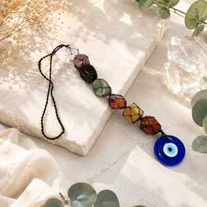 Pendentif en pierre de cristal 7 chakras avec motif œil porte-bonheur et lettres « Love » faites à la main pour la décoration Feng Shui de la maison - Product Image 1