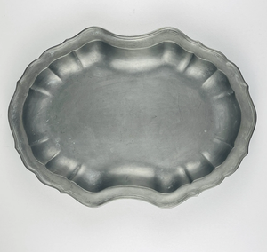 Bandeja Decorativa Tradicional de Metal de Estaño con Borde Festoneado, Plato Decorativo para Decoración del Hogar y Artículos de Hotel - Product Image 2