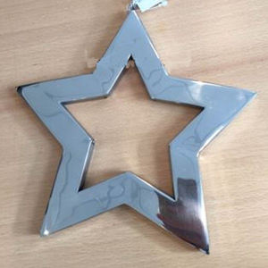 Adorno Navideño Colgante en Forma de Estrella, Diseño Ventajoso, Acero Inoxidable, Acabado Plateado, Caja de Adornos Navideños con Santa Claus, Ecológico y Reutilizable - Product Image 1