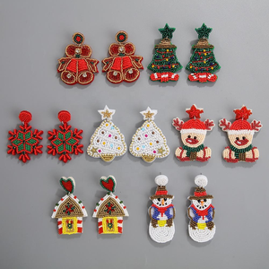 Boucles d'oreilles de Noël tendance : Bijoux Bohèmes Arbre de Noël, Flocon de Neige, Clochettes, Bonhomme de Neige – Personnalisables - Product Image 6