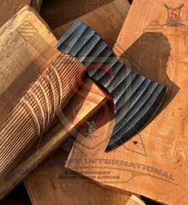 Hacha Vikinga Artesanal Steel Craft International, Acero al Carbono 45, Diseño de Cabeza Grabada con Barba, Mango de Madera de Fresno, Personalizada para Exteriores - Product Image 2