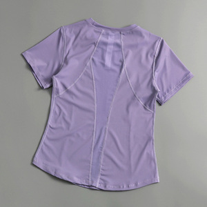 Camiseta de yoga de manga corta para mujer, de color sólido, de secado rápido, con logotipo personalizado bordado, precio de fábrica de Bangladesh y China. - Product Image 3