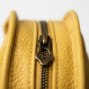 Bolsa de Viaje de Cuero Amarillo Personalizada, Impermeable, para Gimnasio, Fin de Semana o Viajes Cortos - Product Image 3