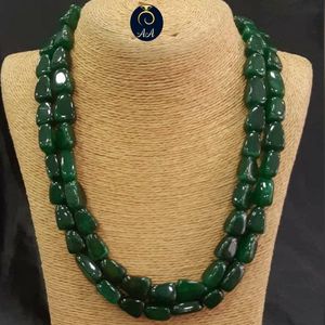 Collier pendentif en résine au style chic moderne, bijoux en résine de qualité supérieure pour femmes et filles, collier en résine avec un design élégant fait à la main - Product Image 5