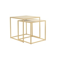 Table gigogne moderne et attrayante en métal avec plateau en verre, design personnalisable, structure durable pour salon, table basse, usage polyvalent