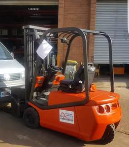 Excavadora Amarilla Usada Confiable de 3000 kg con Pocas Horas de Uso y Sistema Hidráulico Fluido para Trabajos de Construcción Profesional - Product Image 4